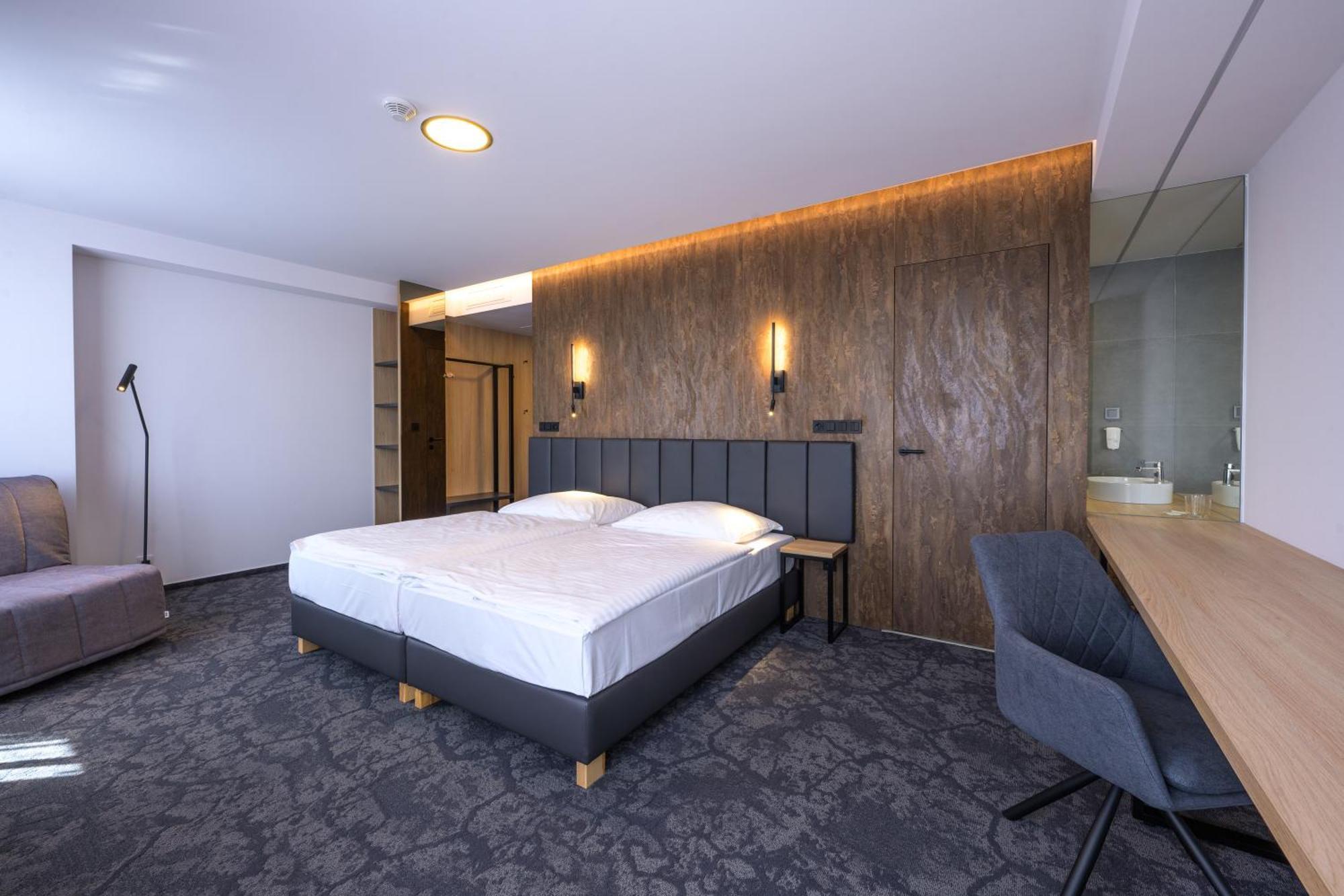 Harmony Club Hotel Ostrava Exteriör bild