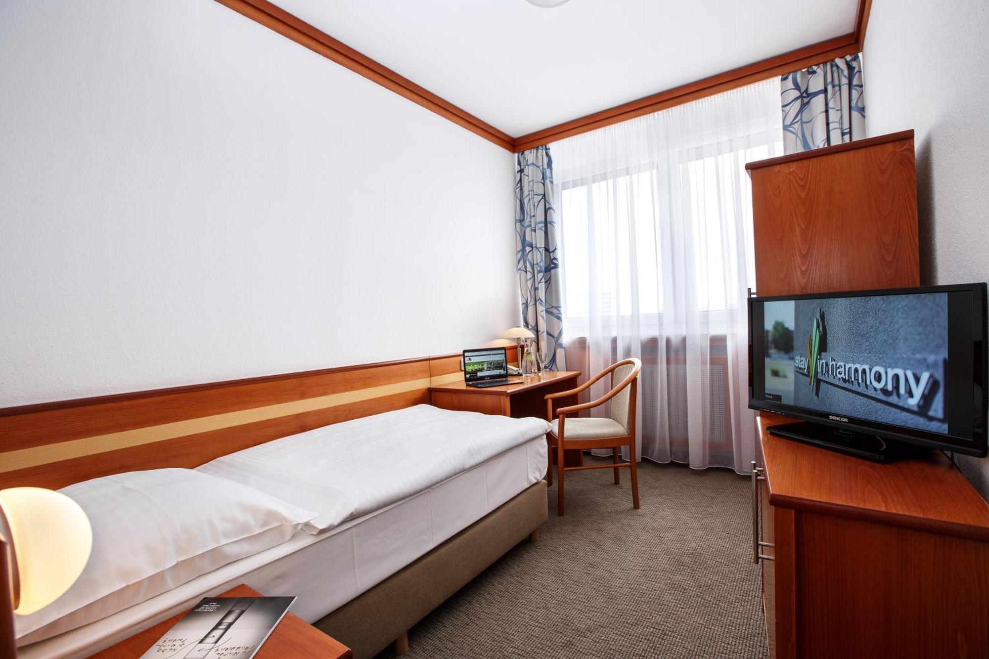 Harmony Club Hotel Ostrava Exteriör bild